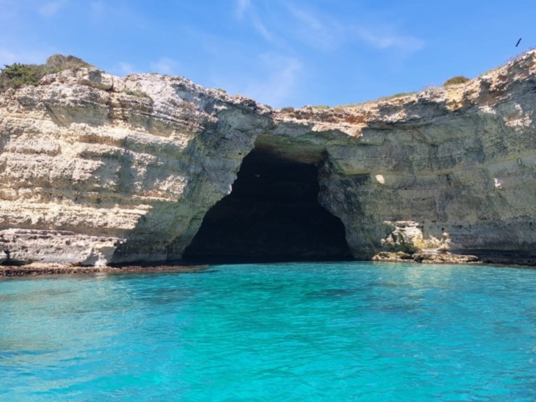 Otranto: tour in barca di due ore verso nord sino alla Baia dei Turchi