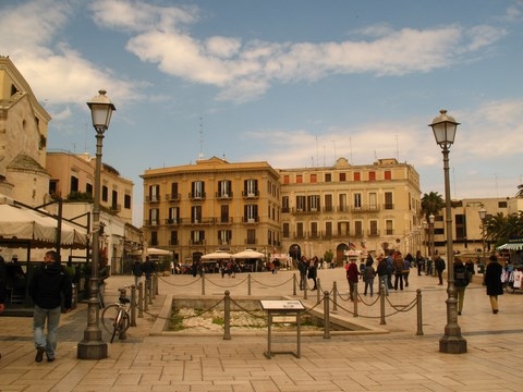 Piazza-del-Ferrarese-Bari