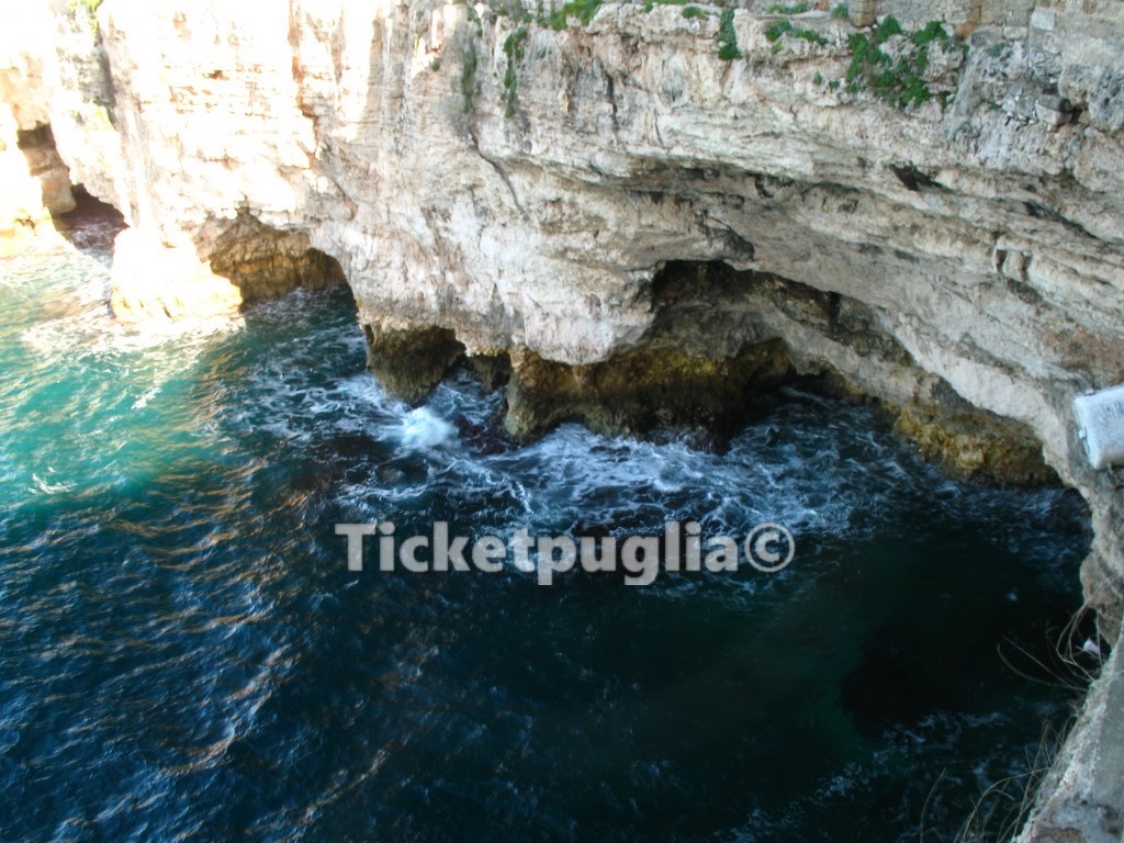 Grotte-Polignano-a-Mare