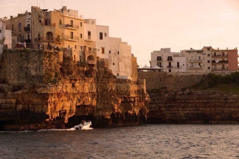 Polignano a Mare: boat excursion to sea caves visitable only by sea