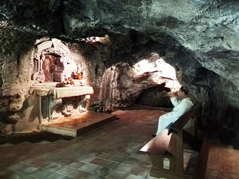 Villanova di Ostuni: visita guidata alle Grotte della Madre